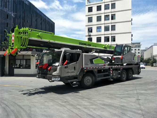 奉化区跨街广告牌的高空安装注意事项
