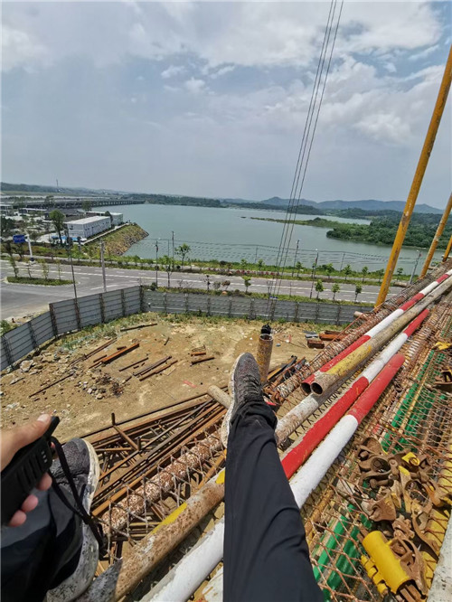 奉化区作业中发生设备损坏或人员意外，责任怎么划分？